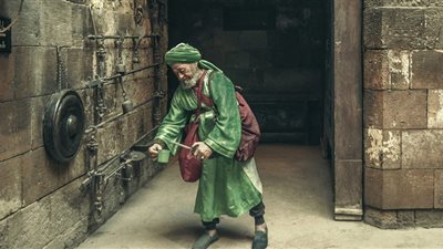 آخر سقا في مصر| عم عبد الحميد وحكايات قربة المياه ومدح النبي (صور)