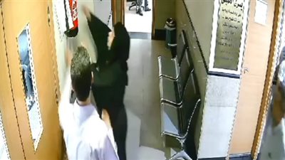 تفاصيل اقتحام سيدة غرفة عمليات بمستشفى في أكتوبر بـ«طفاية حريق» (صور)
