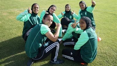 14 مدربة كرة قدم سعودية ينهين برنامج معايشة في إسبانيا