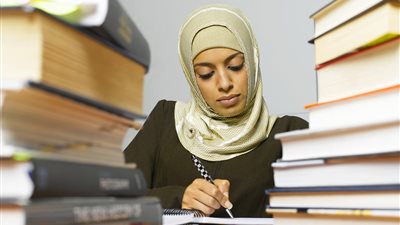 أمين الفتوى: مفيش حاجة اسمها أتجوز واحدة بتشتغل وأقولها اقعدي في البيت (فيديو)