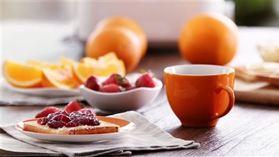 3 أخطاء أثناء وجبة الإفطار تمنع إنقاص وزنك