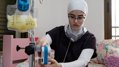 «متلازمة إهلرز دانلوس» مرض نادر يحرم إسراء من الحياة الطبيعية (صور)