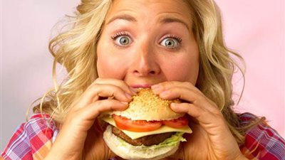 طبيب يحذر من الشهية المفرطة: علامة على مرض خطير