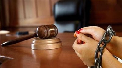 بعد قضيتي الدعارة والتبديد| أم تلقي بابنتها من الشرفة