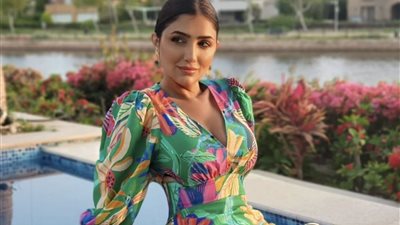 مي عمر تخطف الأنظار في إطلالة مثيرة بألوان صيفية مبهجة (صور)