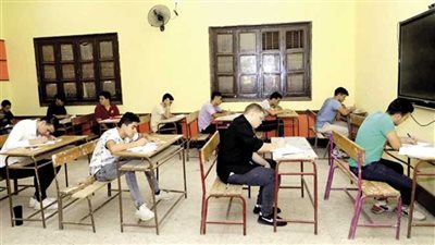 طلاب الثانوية العامة يؤدون امتحانات الأحياء والجبر والهندسة والفلسفة اليوم