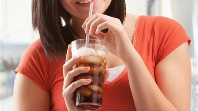 10 مخاطر تسببها المياه الغازية منها أمراض القلب و5 نصائح مهمة