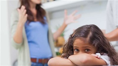 4 تصرفات تفعلها الأم تدمر شخصية أبنائها «النقد والحماية المفرطة»