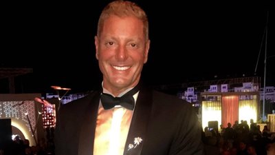 تامر هجرس يحتفل بتخرج ابنته من الجامعة والجمهور: «شكله طبق الأصل» (صور)