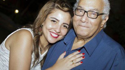 مي كساب تكشف علاقتها بوالدها وكيفية تربيتها لأطفالها