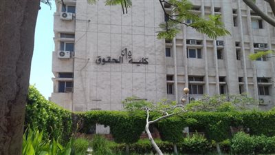 عميد حقوق الإسكندرية يكشف القصة الكاملة للرسوب الجماعي بالكلية وغياب درجات الرأفة