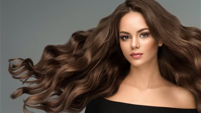 5 أسرار للحصول على شعر ناعم وكثيف