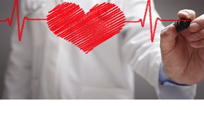 استشاري يحذر من تأثير الحرارة على القلب «اذهبي للطبيب في حالة النهجان»