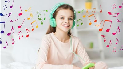 دراسة تكشف عن استخدام الموسيقى في علاج اضطراب اللغة التطوري عند الأطفال