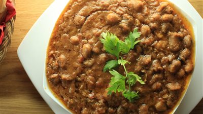 طبيب: هذه الفئات ممنوعة من تناول الفول والطعمية