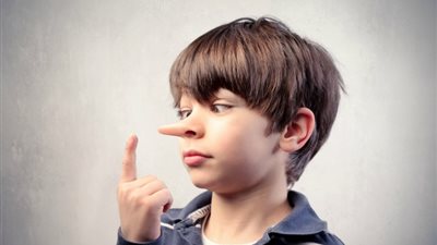 5 نصائح ذهبية للتعامل مع الطفل الكذاب «ادعميه وبلاش عقاب»