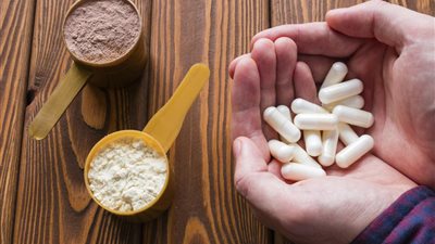    طبيب يحذر من الإسراف في تناول الفيتامينات: «تتحول إلى سم قاتل» (فيديو)