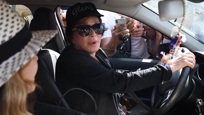 لبلبة تساند زوجها السابق حسن يوسف في وفاة نجله من شمس البارودي (صور) 