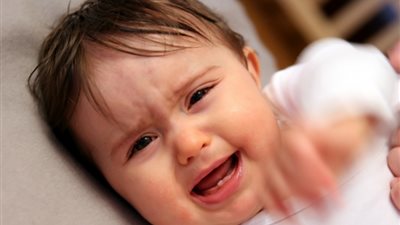 4 مشاكل خطيرة تواجه الأطفال الرضع في فصل الصيف وطرق العلاج