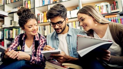 طبيبة نفسية تكشف كيفية تأهيل الأبناء للمرحلة الجامعية (فيديو)