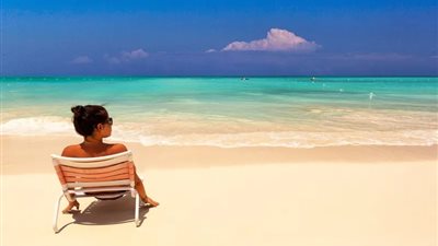 دراسة: حمام الشمس يزيد الرغبة الجنسية