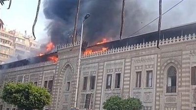 اندلاع حريق في وزارة الأوقاف بوسط القاهرة (صور)