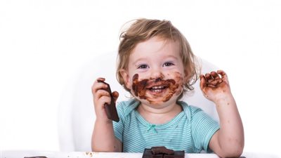 استشاري تغذية: 5 مخاطر تهدد الأطفال بسبب الشيكولاتة
