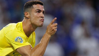 رونالدو يرقص مع جماهير العالمي احتفالا بفوز النصر بالبطولة العربية 2023 (فيديو)