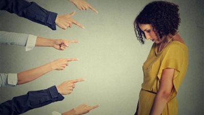 كيف تتعاملين مع الرجال في العمل إذا كنت مطلقة؟ استشاري يُجيب 