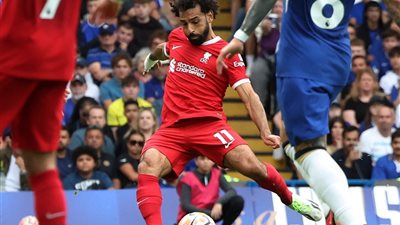 مشاركة مثيرة لمحمد صلاح في تعادل ليفربول وتشيلسي «أسيست وهدف ملغي وغضب» (فيديو)