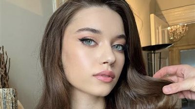 التركية عفراء ساراتش أوغلو تخطف الأنظار بالأسود الساحر في أحدث ظهور (صور)