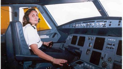 علياء المنشاري | أول امرأة تونسية تتمكن من قيادة طائرة