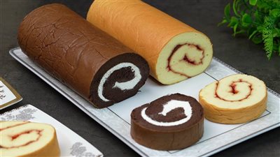 طريقة عمل السويسرول في المنزل مثل المحلات