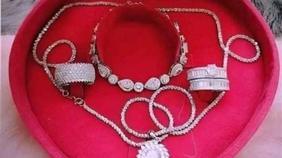حكم الشبكة الفضة وشروط بدائل الذهب للمخطوبين؟ الإفتاء تجيب