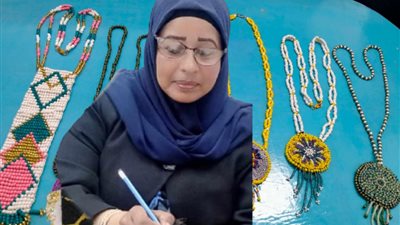 أم كلثوم تاج السر رئيسة أول لجنة نقابية للحرف اليدوية في أسوان