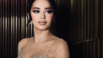 الفنانة العراقية رحمة رياض بإطلالة الأميرات (صور)