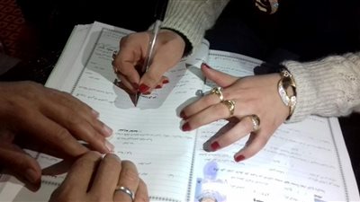 تفسير حلم المرأة بتقطيع قسيمة الزواج في المنام