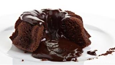 طريقة عمل المولتن كيك بخطوات بسيطة في مطبخك