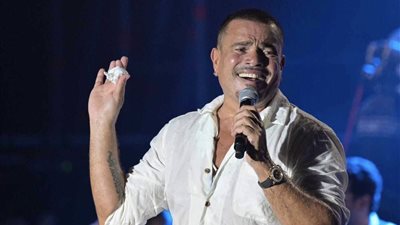 عمرو دياب يغلق شوارع بيروت في حفل استثنائي بلبنان