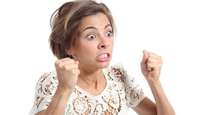 أسباب حب المرأة للنكد وكيف نتعامل معها؟ «فتش عن الهرمونات»