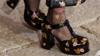 اختاري ما يناسبك من موضة الأحذية المنقوشة لصيف 2023 (صور)