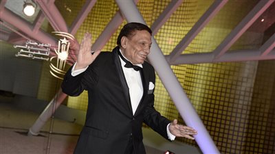 أشرف زكي يرد على أنباء وفاة عادل إمام: «لو فيه حاجة هناخد إجراء»