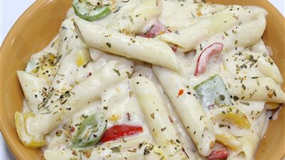 طريقة عمل المكرونة بالصوص الأبيض بخطوات سهلة