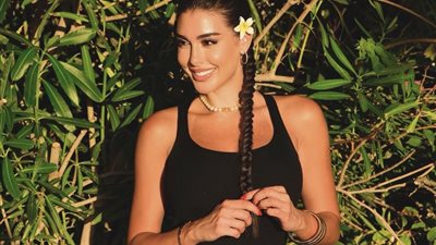 ياسمين صبري تخطف الأنظار بالأسود الجريء فوق الركبة (صور)