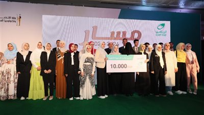 البريد تكرم أوائل الثانوية العامة والأزهرية والدبلومات الفنية