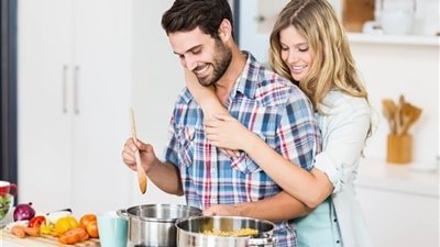 4 خطوات بسيطة لاقناع زوجك بمساعدتك في أعمال المنزل «اختاري الوقت المناسب»