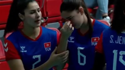 لاعبة تبكي بعدما صفعها مدرب على وجهها في كأس العالم (فيديو)