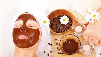 3 وصفات من ماسك القهوة لبشرة مشرقة «طبقيه يوميًا»