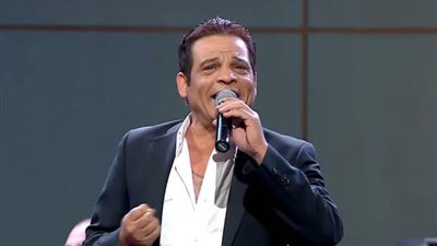 نجوم الفن يتصدرون عزاء المطرب أحمد الشوكي (صور)