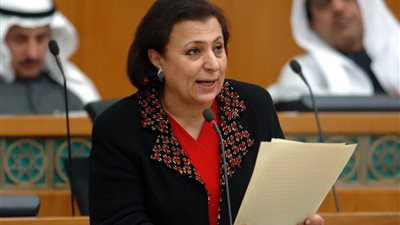 نورية الصبيح | أول وزيرة كويتية تصعد منصة الاستجواب وتطبق نظام الثانوي الموحد